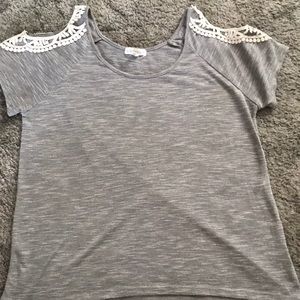 Cute shoulder cut out